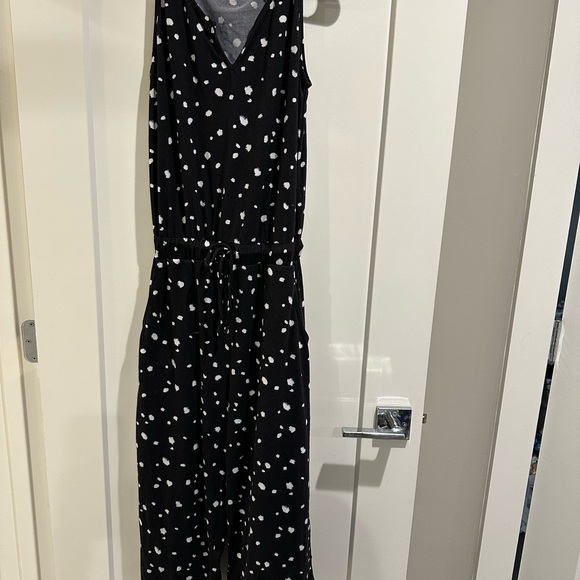 Black and white flowy jumpsuit- size small. Has pockets. - Picture 2 of 5